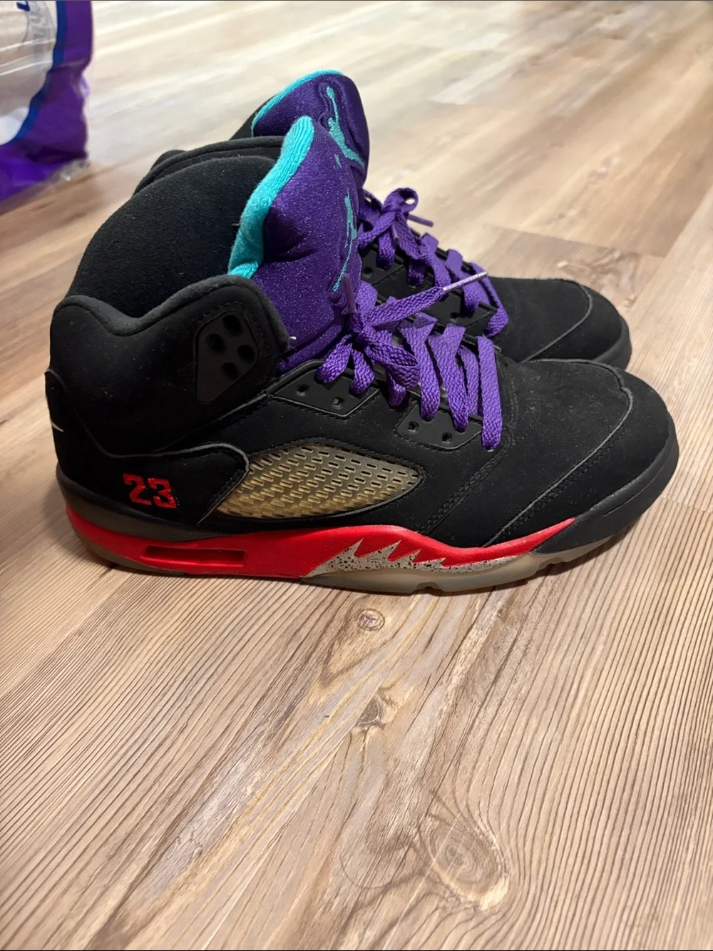 Jordan Men's Black and Purple Retro Sneakers